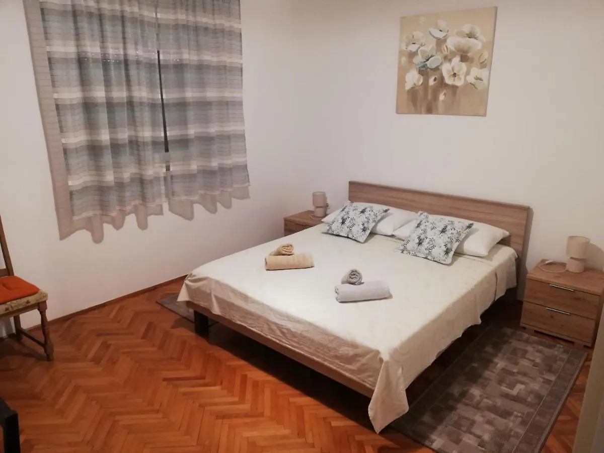 Holiday House Marija Nin 3*,