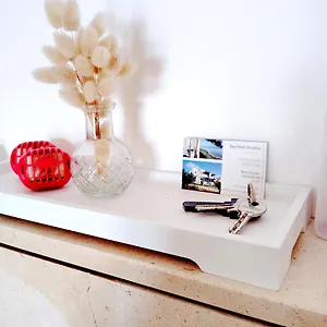 Apartman Anzotika, Nin